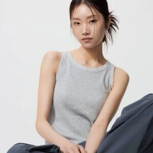 Uniqlo Light Grey Ribbed Cropped Sleeveless Built In Bra Top Top Size XSmall
